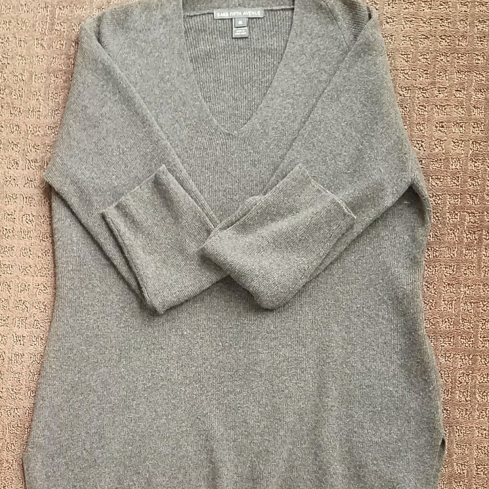 Beautiful Saks Fifth Avenue cashmere sweater..